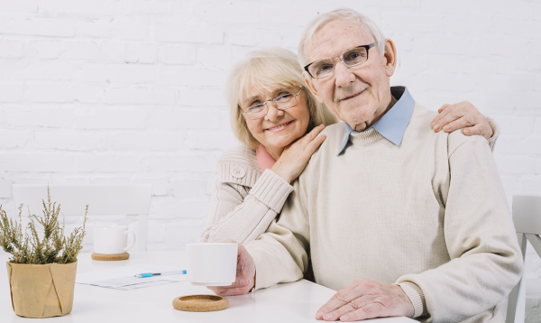 Пенсионеры получат выплаты ко Дню пожилого человека в разных регионах