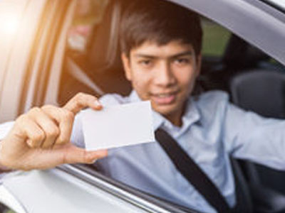 Как узнать дату выдачи первых водительских прав?							